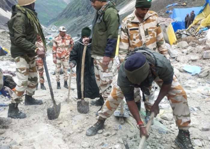 अमरनाथ गुफा के समीप रविवार को भी रेस्क्यू ऑपरेशन अमरनाथ गुफा के समीप रविवार को भी रेस्क्यू ऑपरेशन